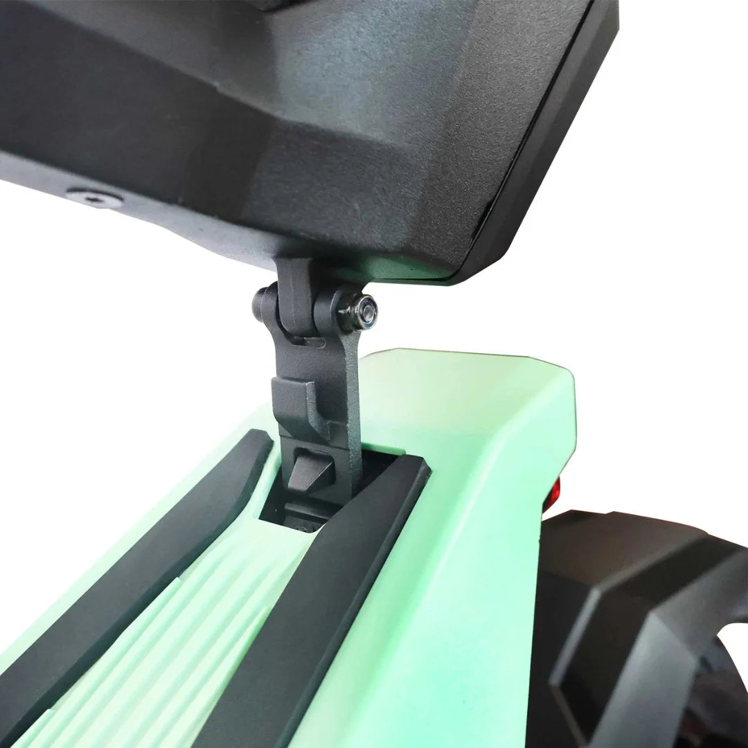 Electric scooter Kaabo Mantis URBAN – handlebar folding mechanism detail
