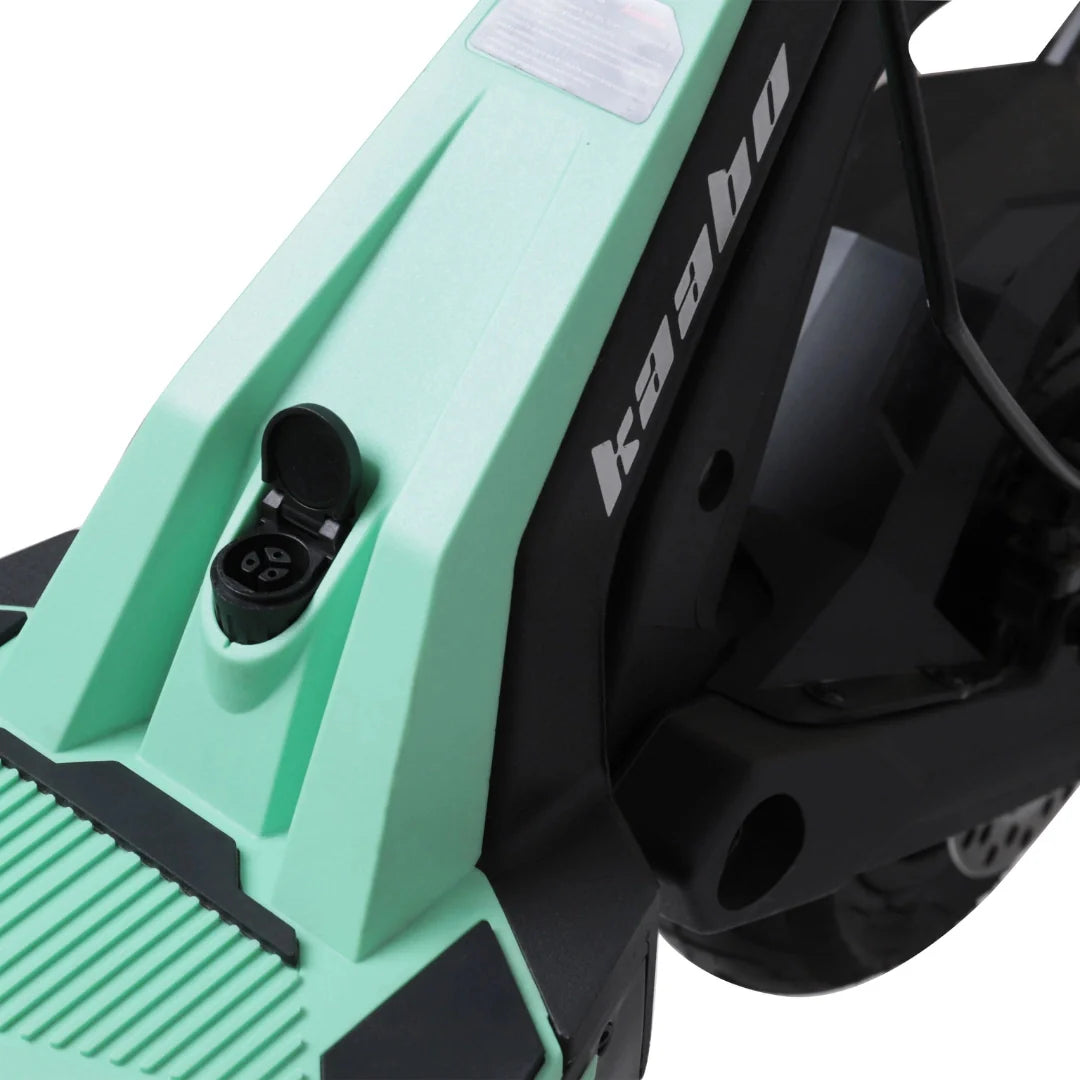 Electric scooter Kaabo Mantis URBAN – charging port detail, mint green deck