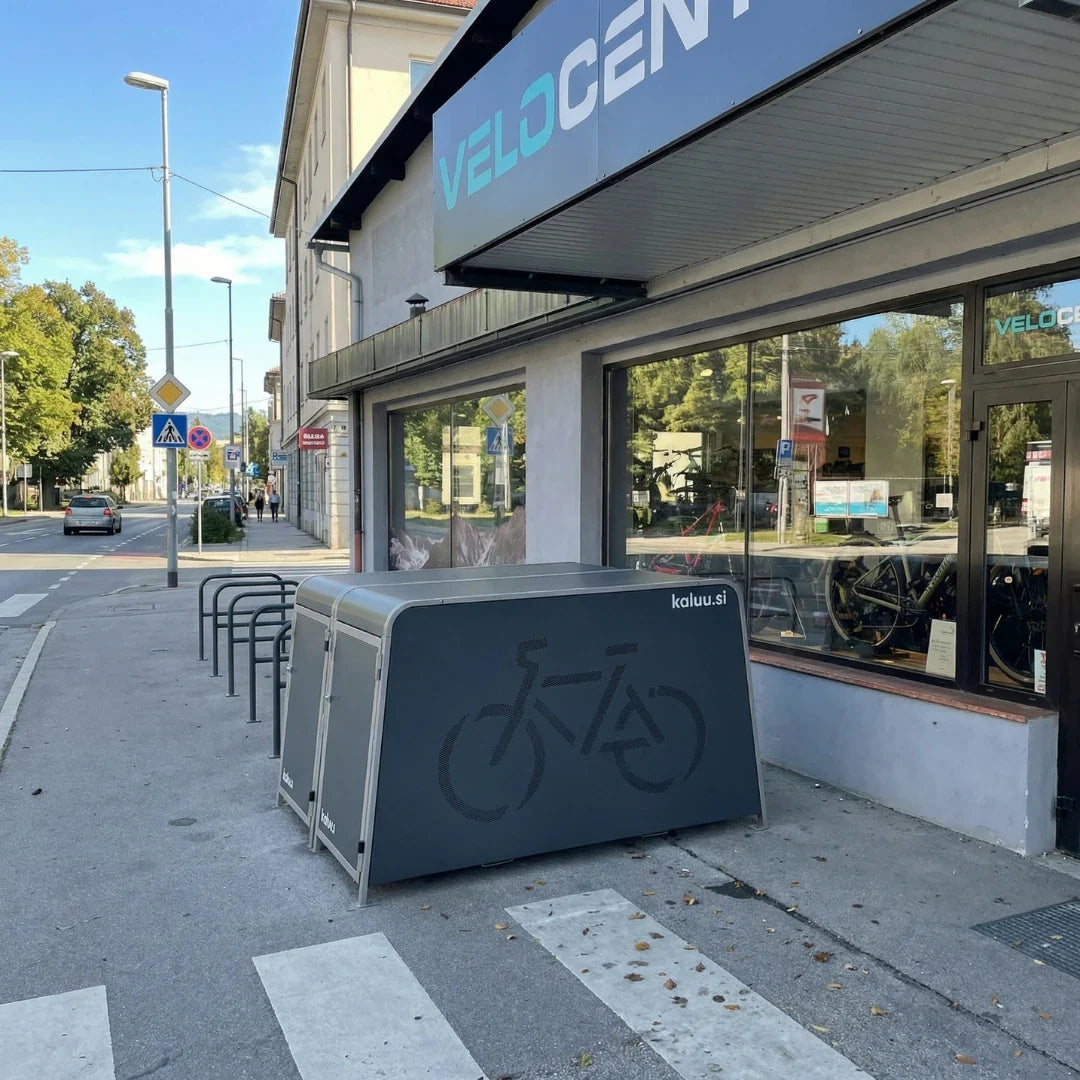 Kaluu CITY BOX | Charging station and locker for E-bike – two lockers on a city sidewalk