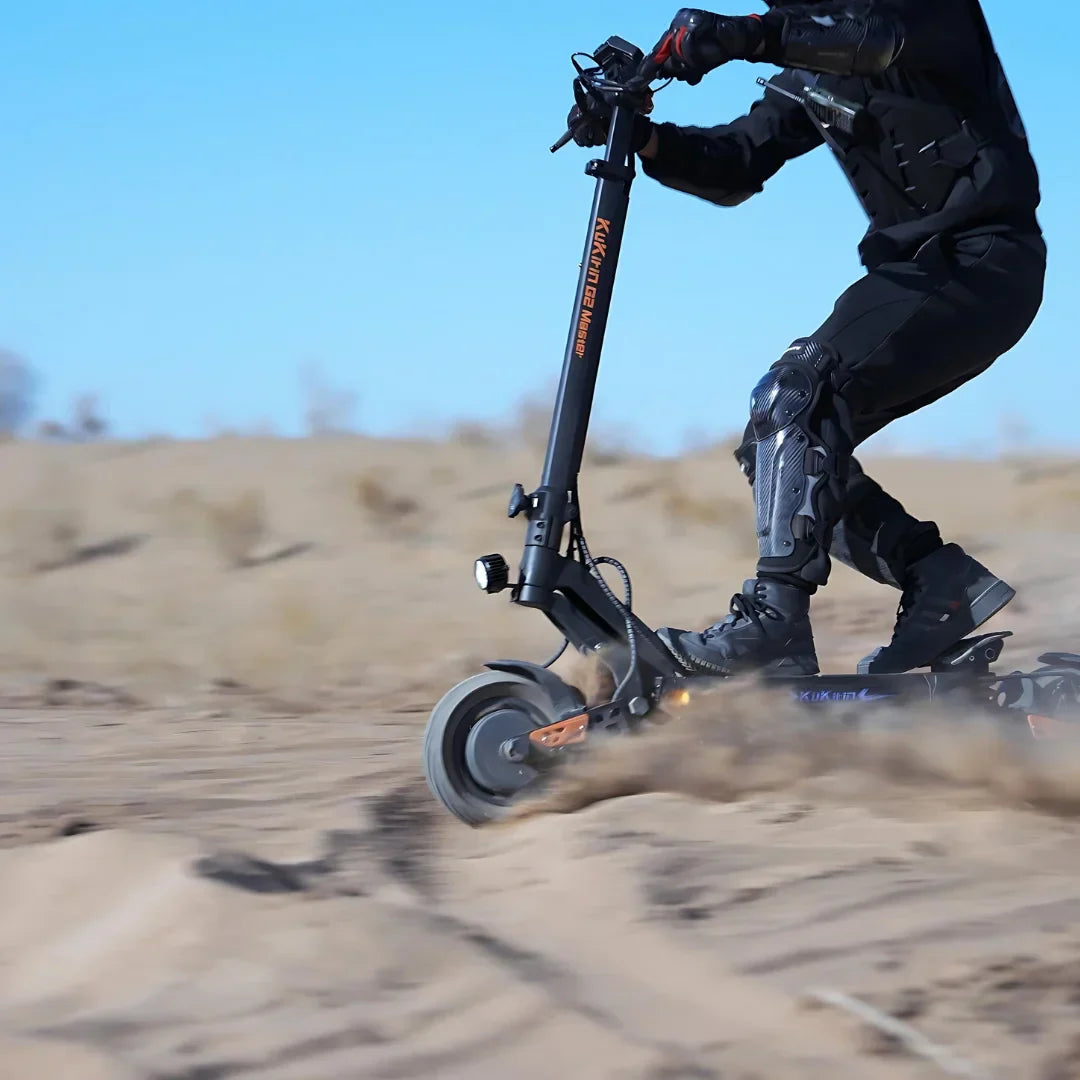 Electric scooter KuKirin G2 Master 2025 – rider on scooter in sand, close-up