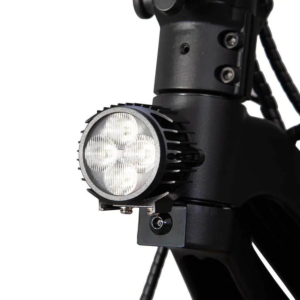 Electric Scooter Kukirin G2 Master features a powerful front LED light, enhancing visibility and safety.