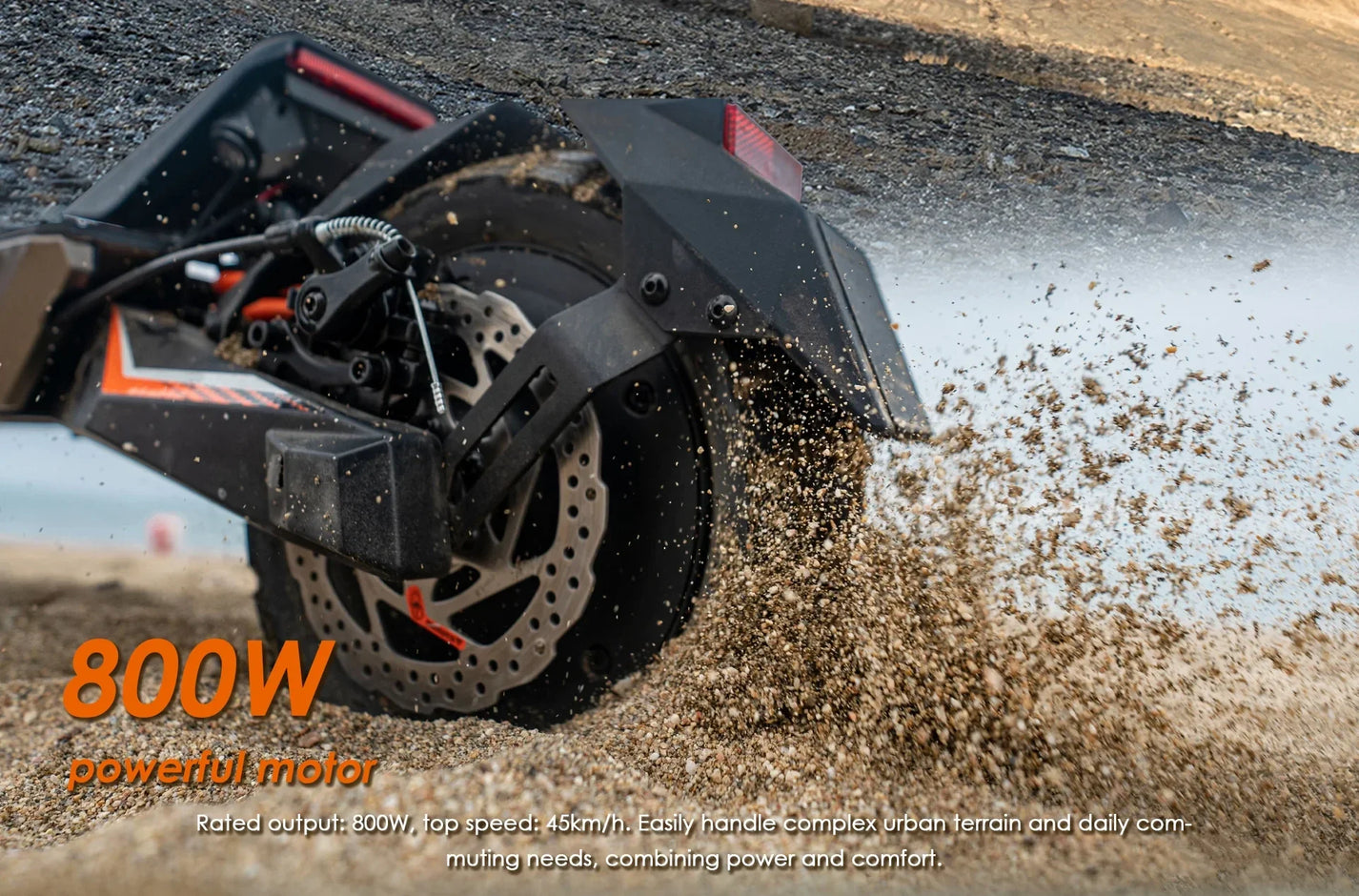 Electric scooter KuKirin T3 – rear wheel kicking up sand