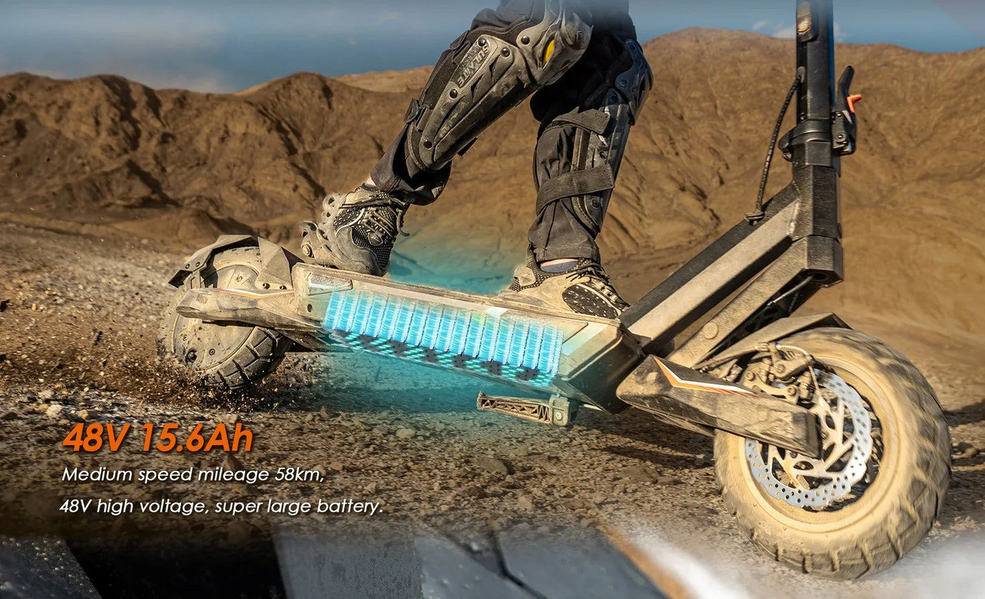 Electric scooter KuKirin T3 – rider on rough terrain, battery compartment highlighted