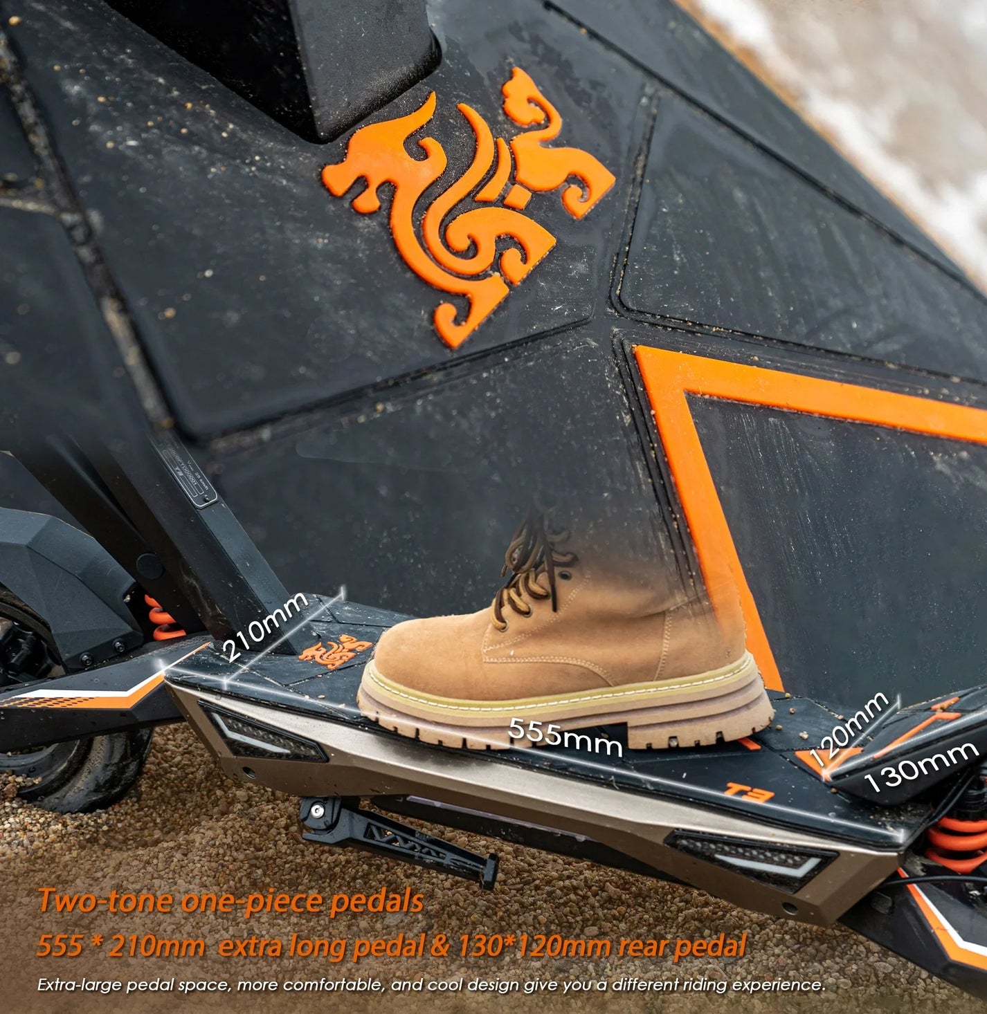 Electric scooter KuKirin T3 – foot on pedal with dimensions