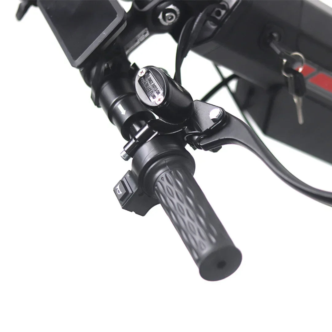 MIJO MT03 – right handlebar grip and brake lever close-up