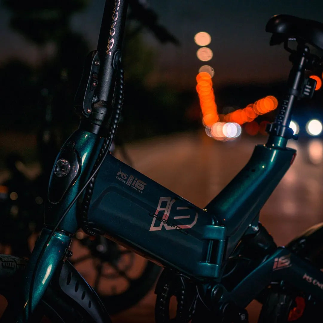 Electric bicycle MS Energy UrbanFold i6 – frame detail at night