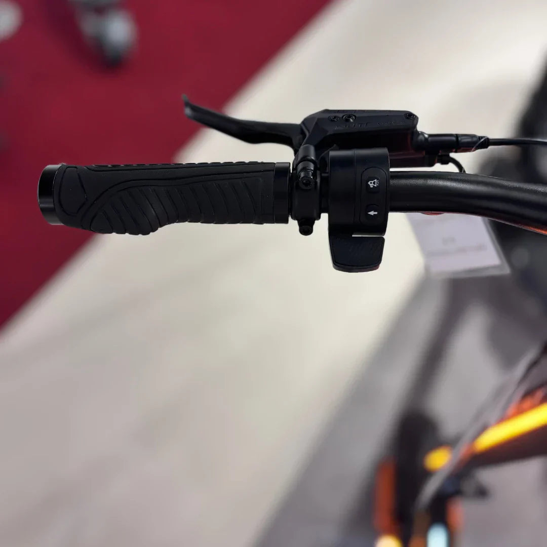 Electric scooter MS Energy Flare X PRO – right handlebar grip and brake lever