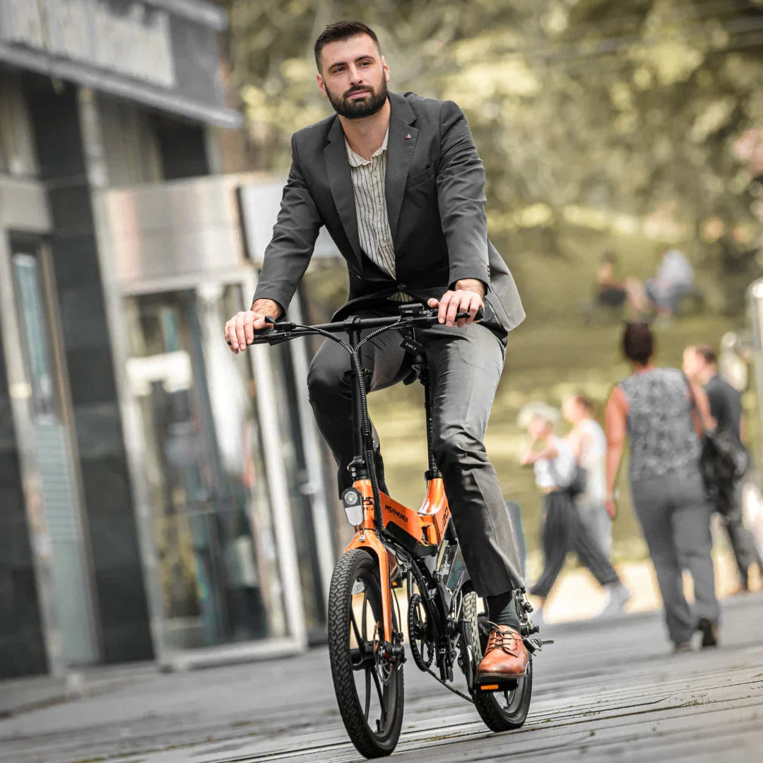 Electric bicycle MS Energy StreetFlex i20 – man riding, front view, urban setting