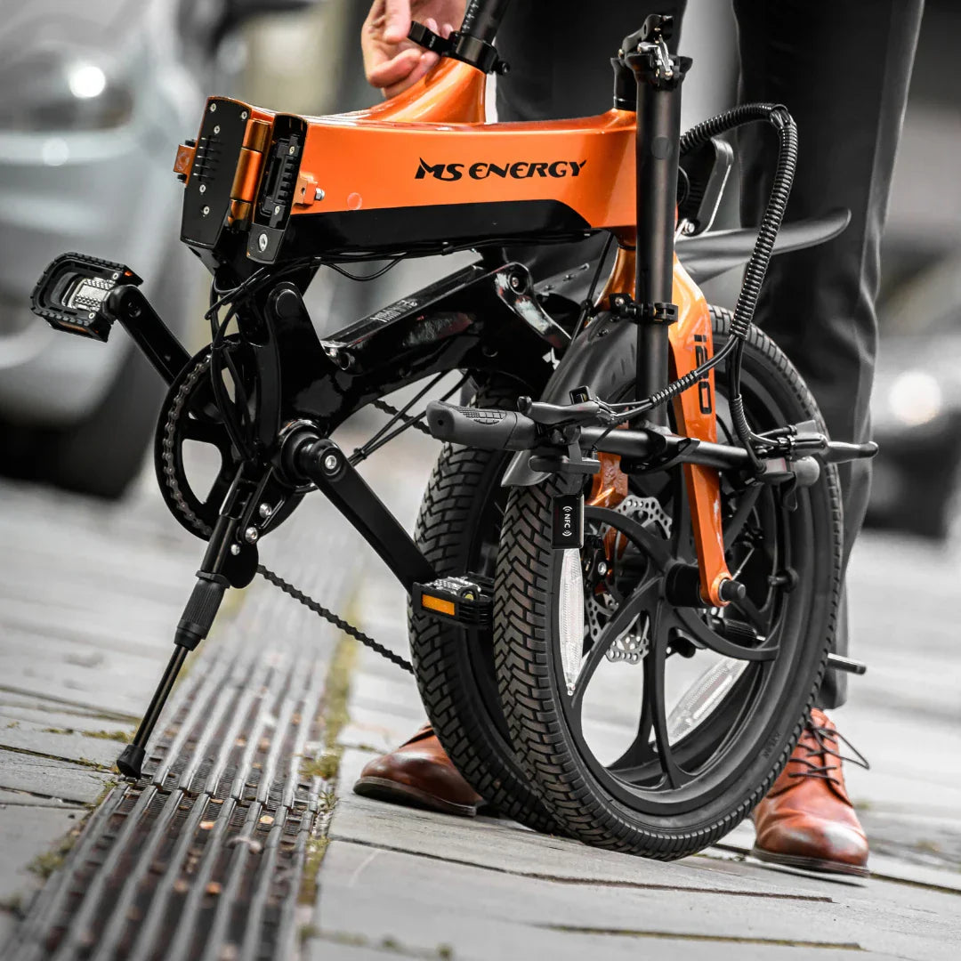 Electric bicycle MS Energy StreetFlex i20 – folded side view, person holding