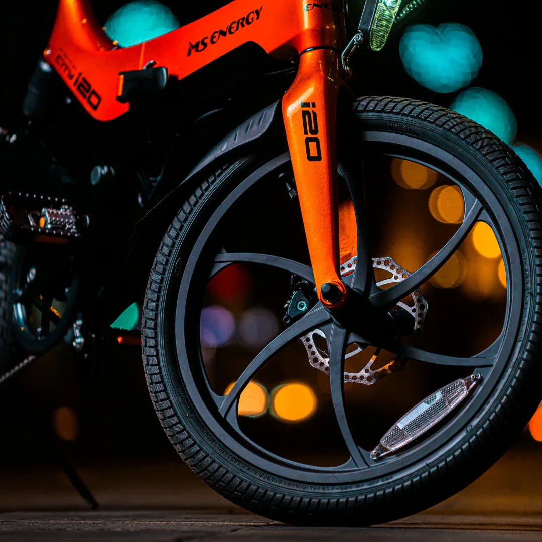 Electric bicycle MS Energy StreetFlex i20 – front wheel and disc brake close-up