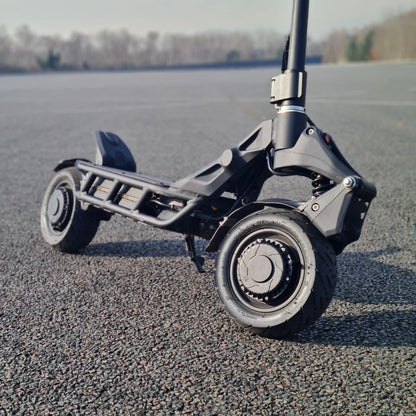 Electric Scooter Nami Blast Max features a robust frame, large wheels, and advanced suspension for smooth rides.