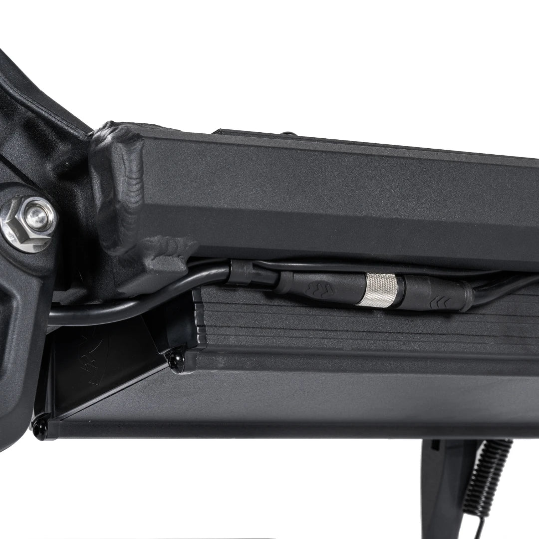 Electric Scooter Nami Klima, showcasing sleek design with well-integrated battery and electrical components.