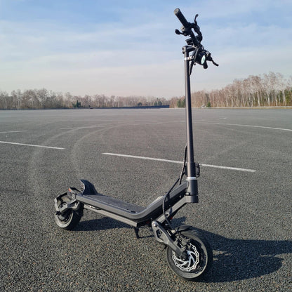 Electric Scooter Nami Klima, features a sleek design with robust tires and a comfortable handlebar setup.