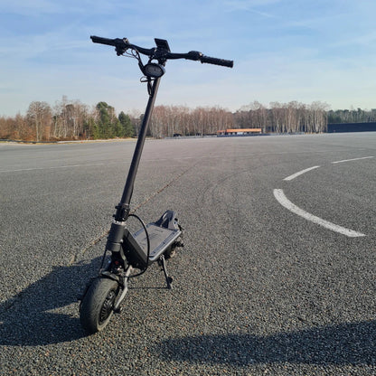 Electric Scooter Nami Klima, sleek design, robust build, perfect for urban commuting and recreational rides.