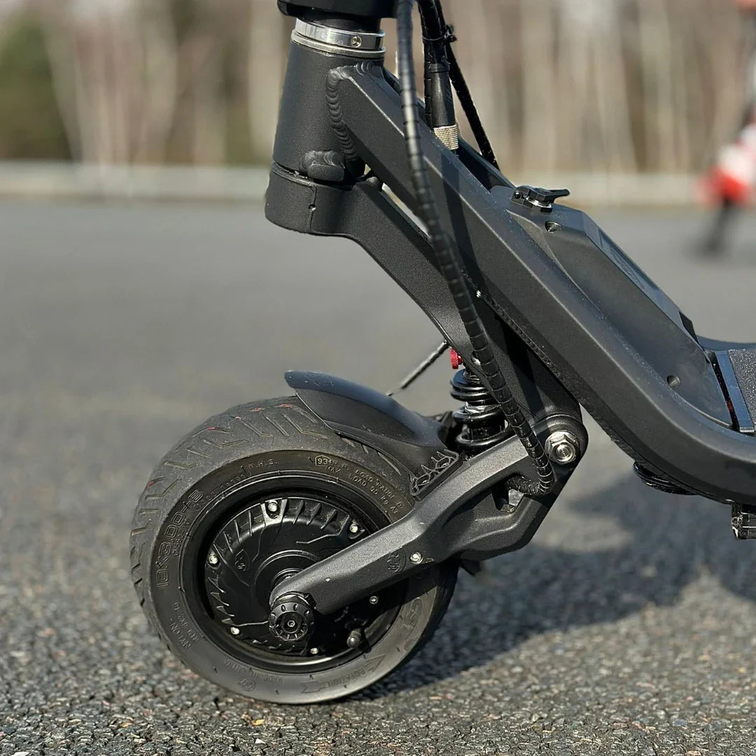 Electric Scooter Nami Klima features a robust design, showcasing a durable frame and a powerful rear wheel.