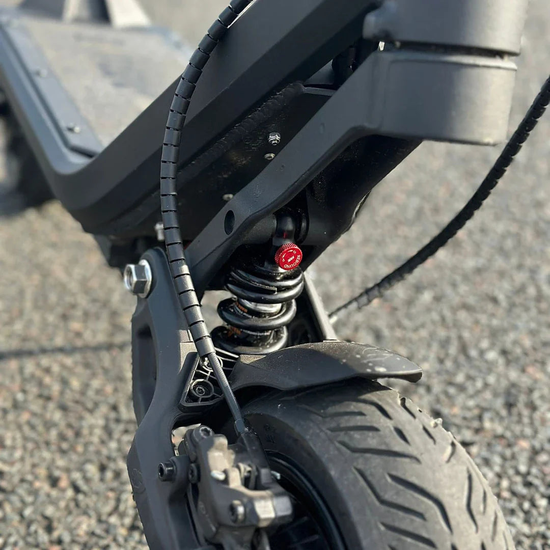 Electric Scooter Nami Klima features a robust suspension system, enhanced braking, and durable tires for smooth rides.