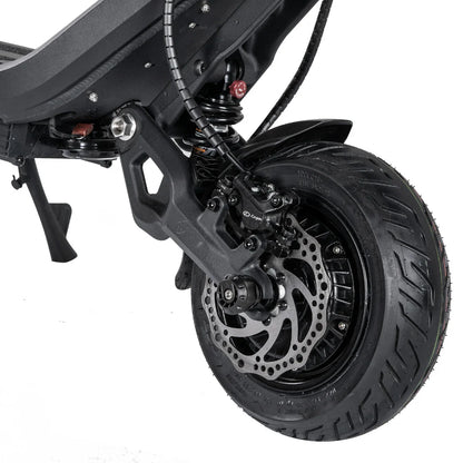 Electric Scooter Nami Klima Max features a robust rear wheel with a high-performance tire and disc brake.