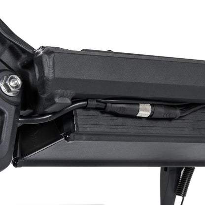 Electric Scooter Nami Klima Max features a robust frame and hidden wiring for a sleek appearance, highlighting durability.