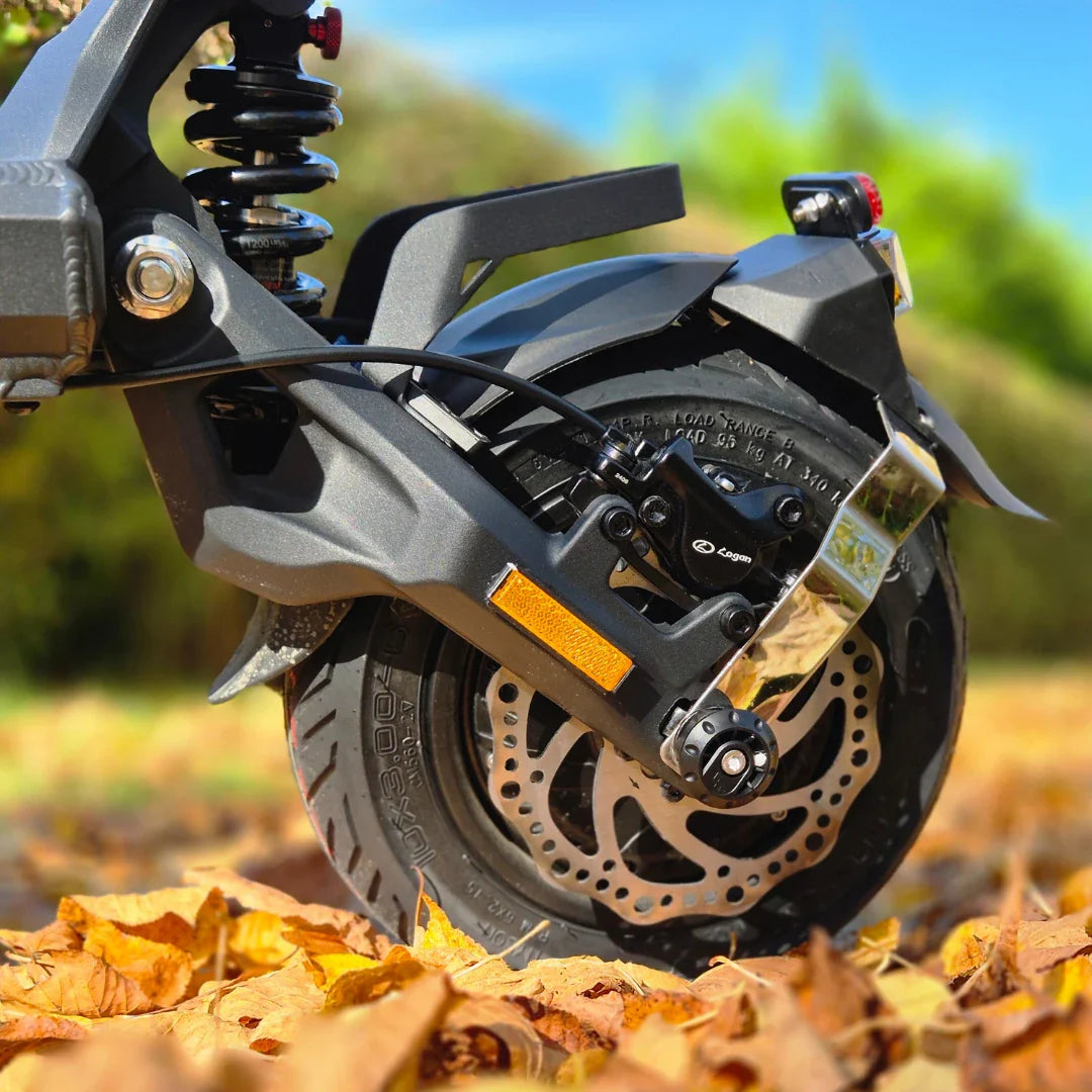 Electric Scooter Nami Klima Max features a robust rear wheel with a stylish design and powerful disc brake.