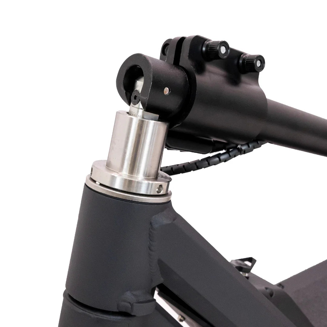 Electric Scooter Nami Klima One features a robust folding design with an advanced hinge mechanism for stability.