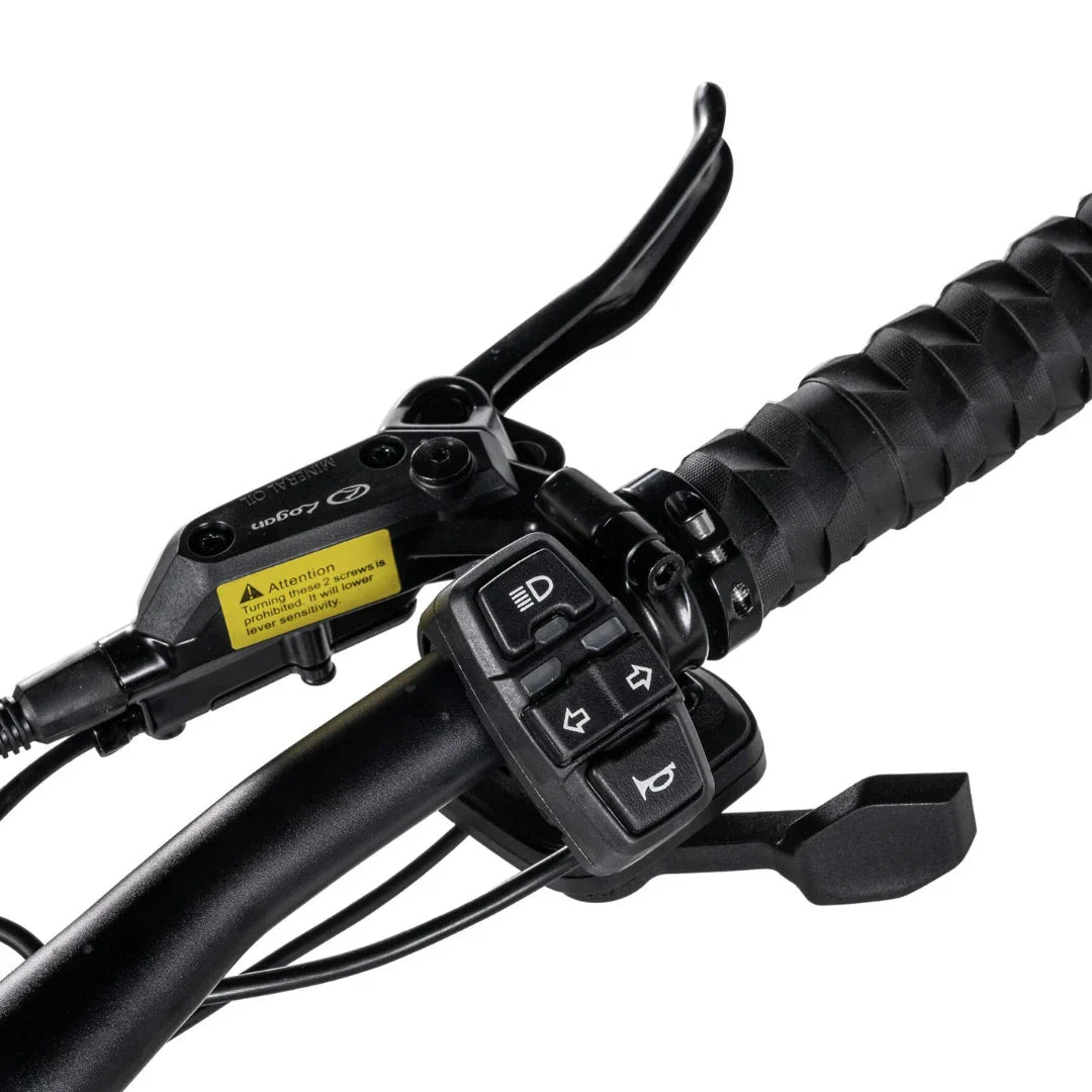 Electric Scooter Nami Klima One features a sleek handlebar with intuitive control buttons and brake lever.