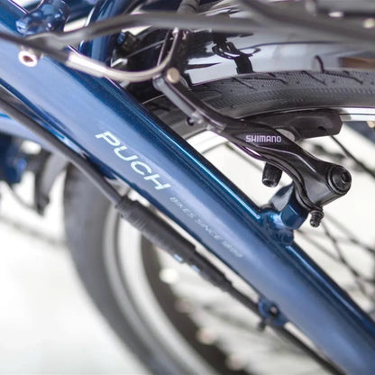 Od blizu posnet okvir električnega kolesa Puch H 1 1, ki prikazuje zavorni sistem Shimano.