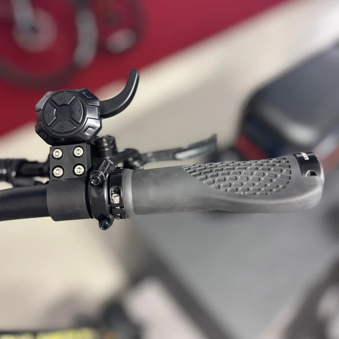 Electric Scooter Teverun Fighter Mini Pro 2025 features a close-up of its ergonomic grip and throttle controls.