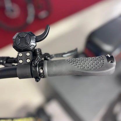 Electric Scooter Teverun Fighter Mini Pro 2025 features a close-up of its ergonomic grip and throttle controls.