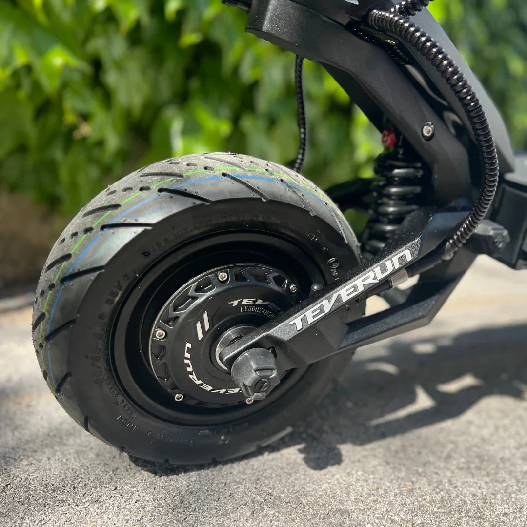 Electric Scooter Teverun Fighter 11 Plus features a robust motor and durable tire design for impressive performance.