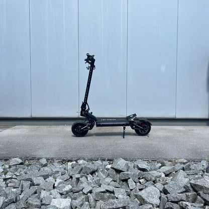 Electric Scooter Teverun Fighter 11 Plus, sleek black design, robust build, suited for urban commuting.