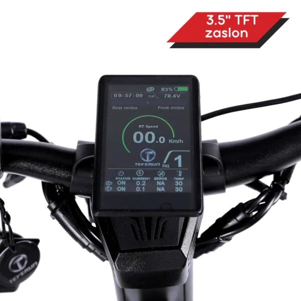 Electric scooter Teverun Fighter 11+ 2024 – handlebar display showing speed and battery