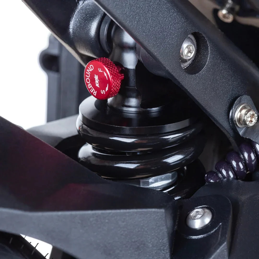 Electric scooter Teverun Fighter Mini PRO 2025 – front suspension rebound adjuster