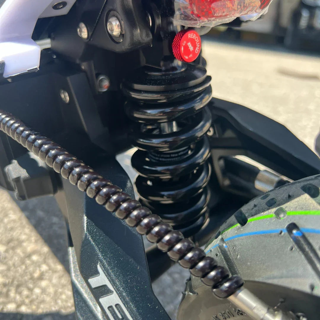 Electric scooter Teverun Fighter Mini PRO 2025 – rear suspension and brake cable