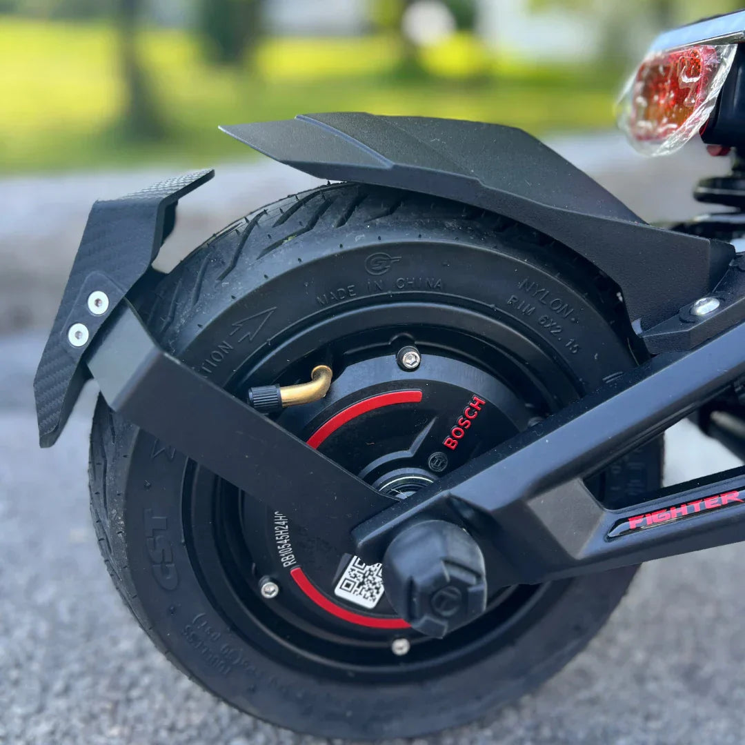 Electric scooter Teverun Fighter Mini PRO 2025 – rear wheel, motor, and fender detail