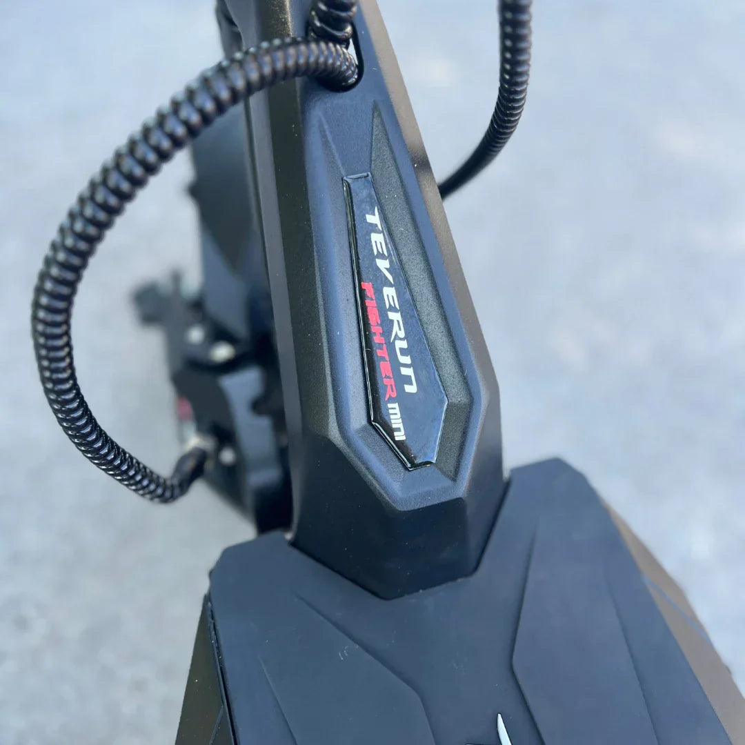 Electric scooter Teverun Fighter Mini PRO 2025 – front stem and deck detail