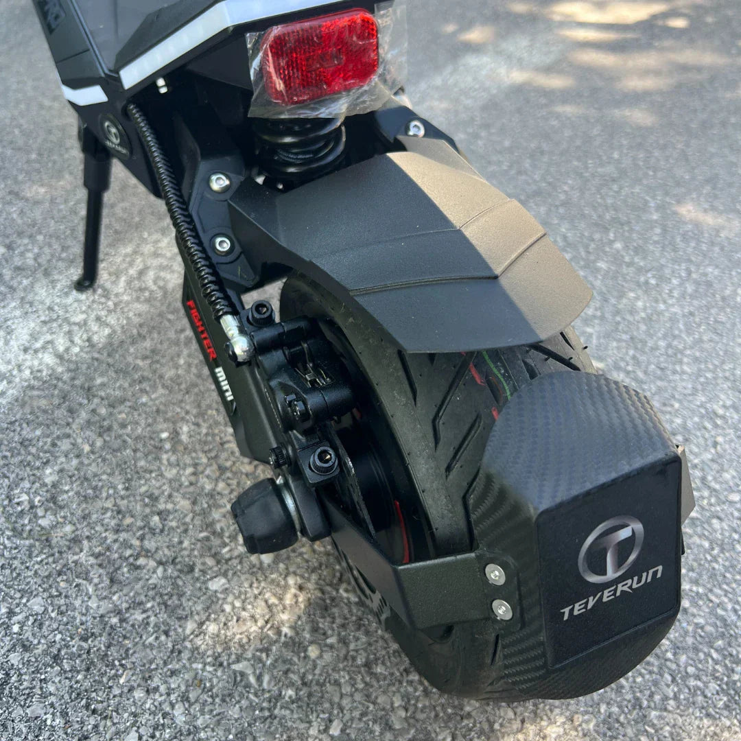 Electric scooter Teverun Fighter Mini PRO 2025 – rear wheel, fender, and suspension from side