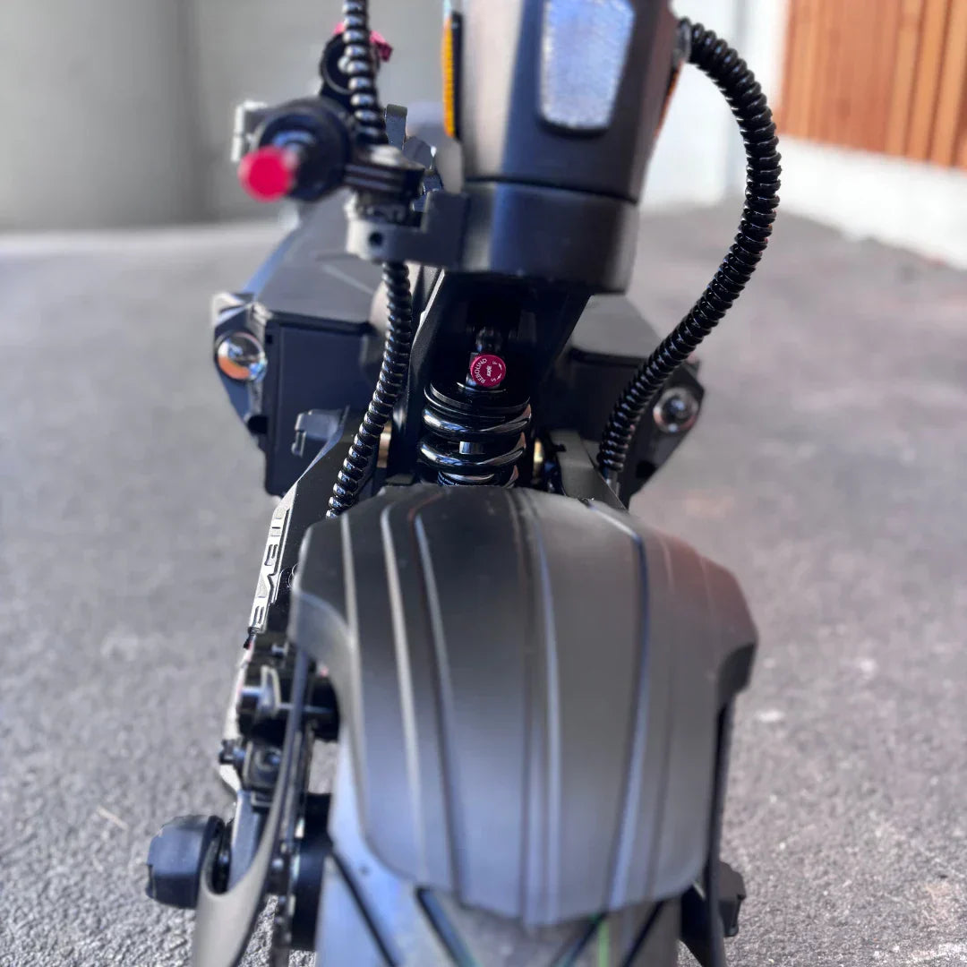 Electric scooter Teverun Fighter SUPREME 7260 Ultra 2026 – front suspension and fender