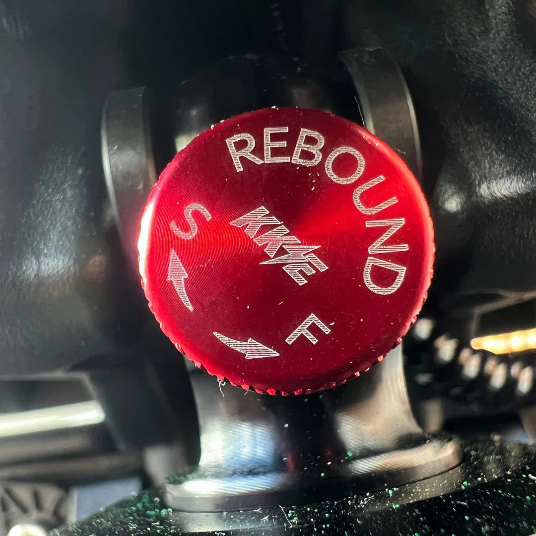 Electric scooter Teverun Fighter SUPREME 7260 Ultra 2026 – red rebound adjustment dial