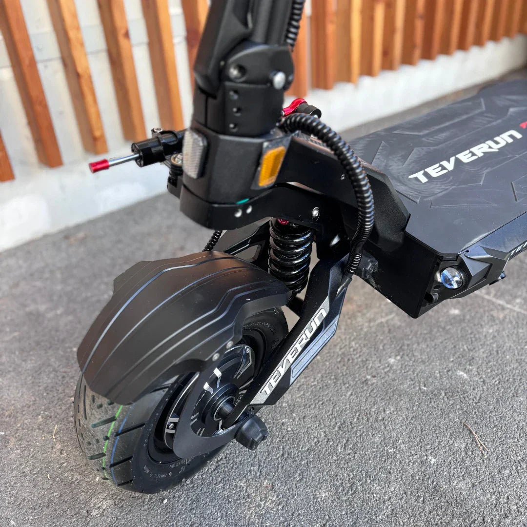 Electric Scooter Teverun Fighter Supreme 7260 Ultra features a robust design, advanced suspension, and powerful tires.