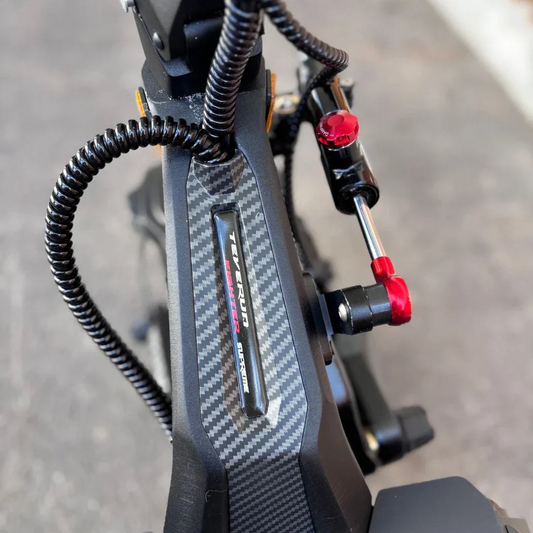 Electric scooter Teverun Fighter SUPREME 7260 Ultra 2026 – front suspension and carbon fiber detail