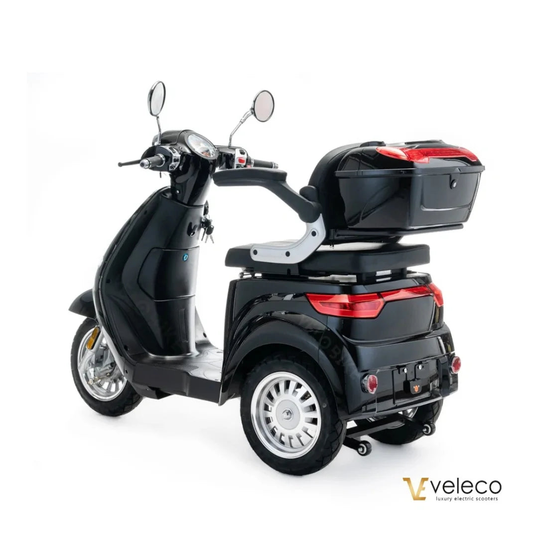 Veleco Cristal – widok z tyłu pod kątem, prawa strona