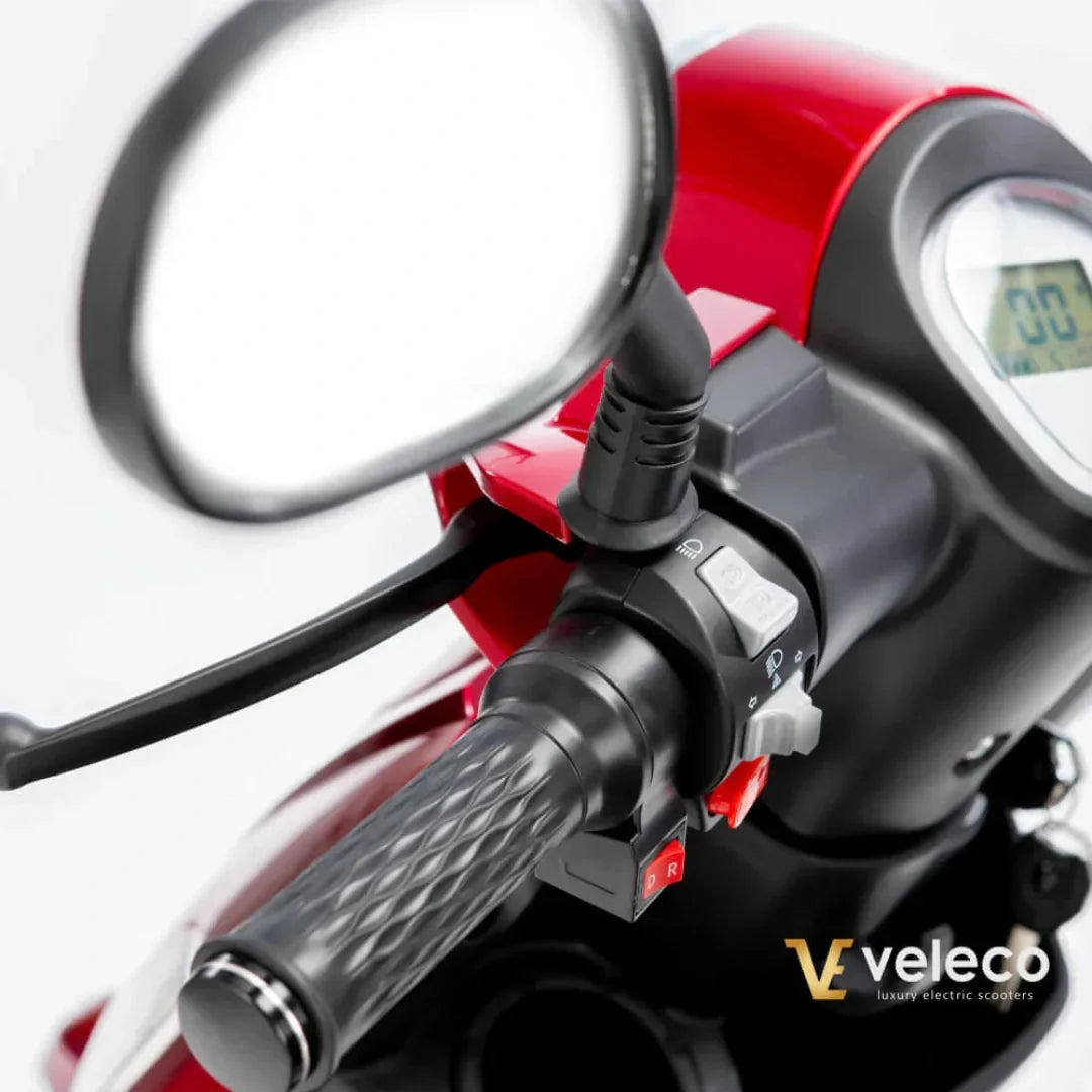 Veleco Draco – right handlebar and mirror close-up, red colour variant