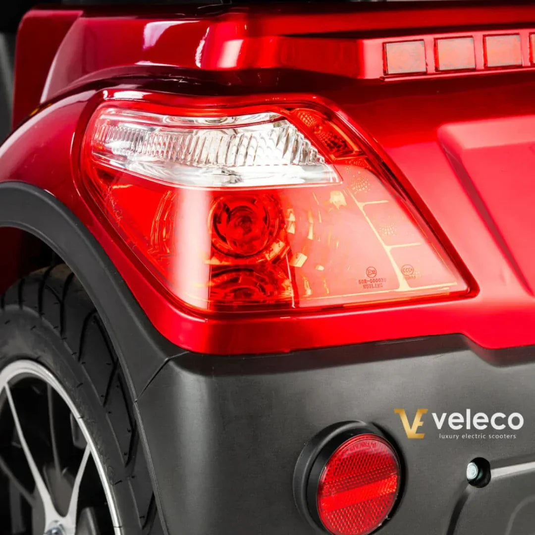Veleco Draco – rear light and reflector close-up, red colour variant