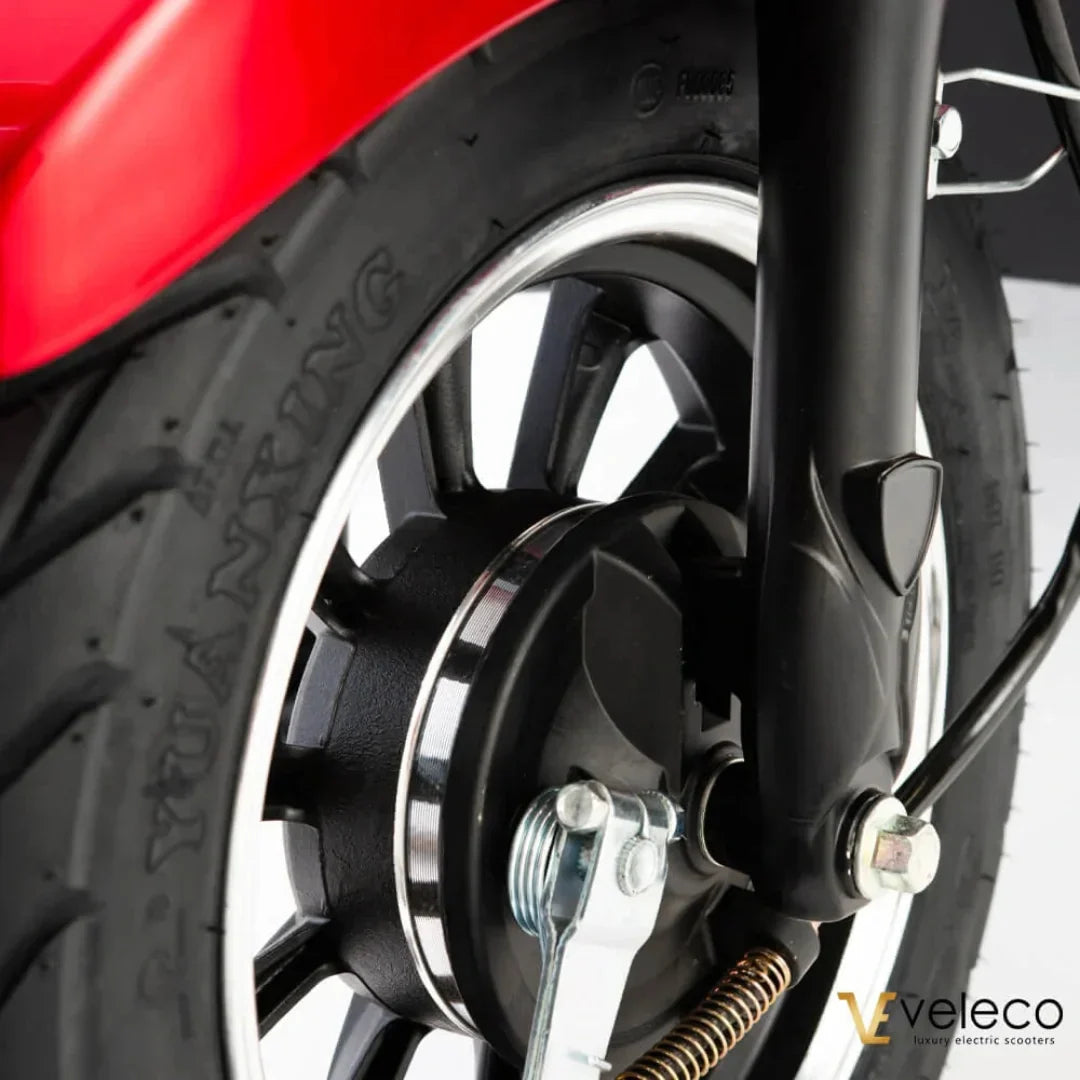 Veleco Draco – front wheel and suspension close-up