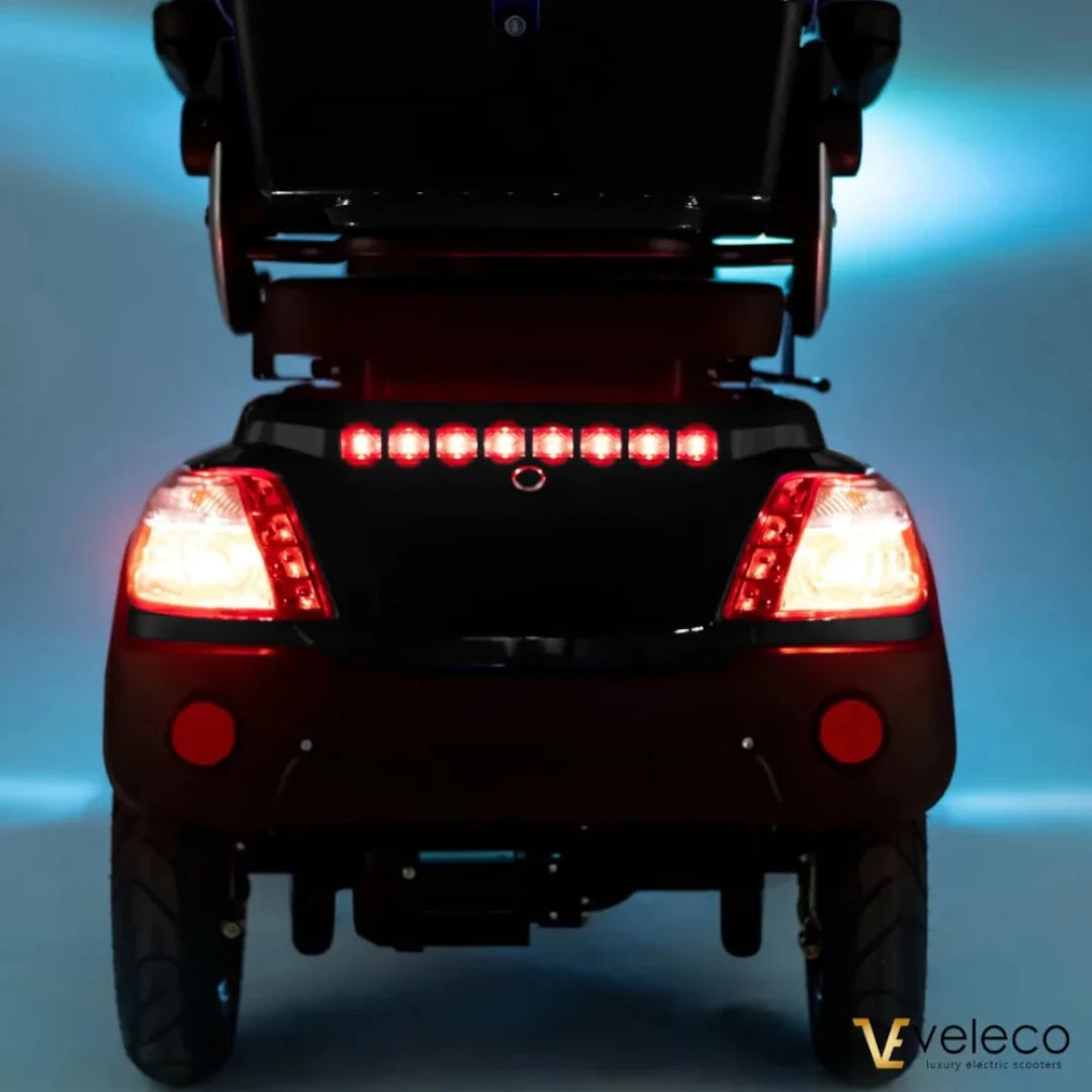 Veleco Faster – rear lights illuminated