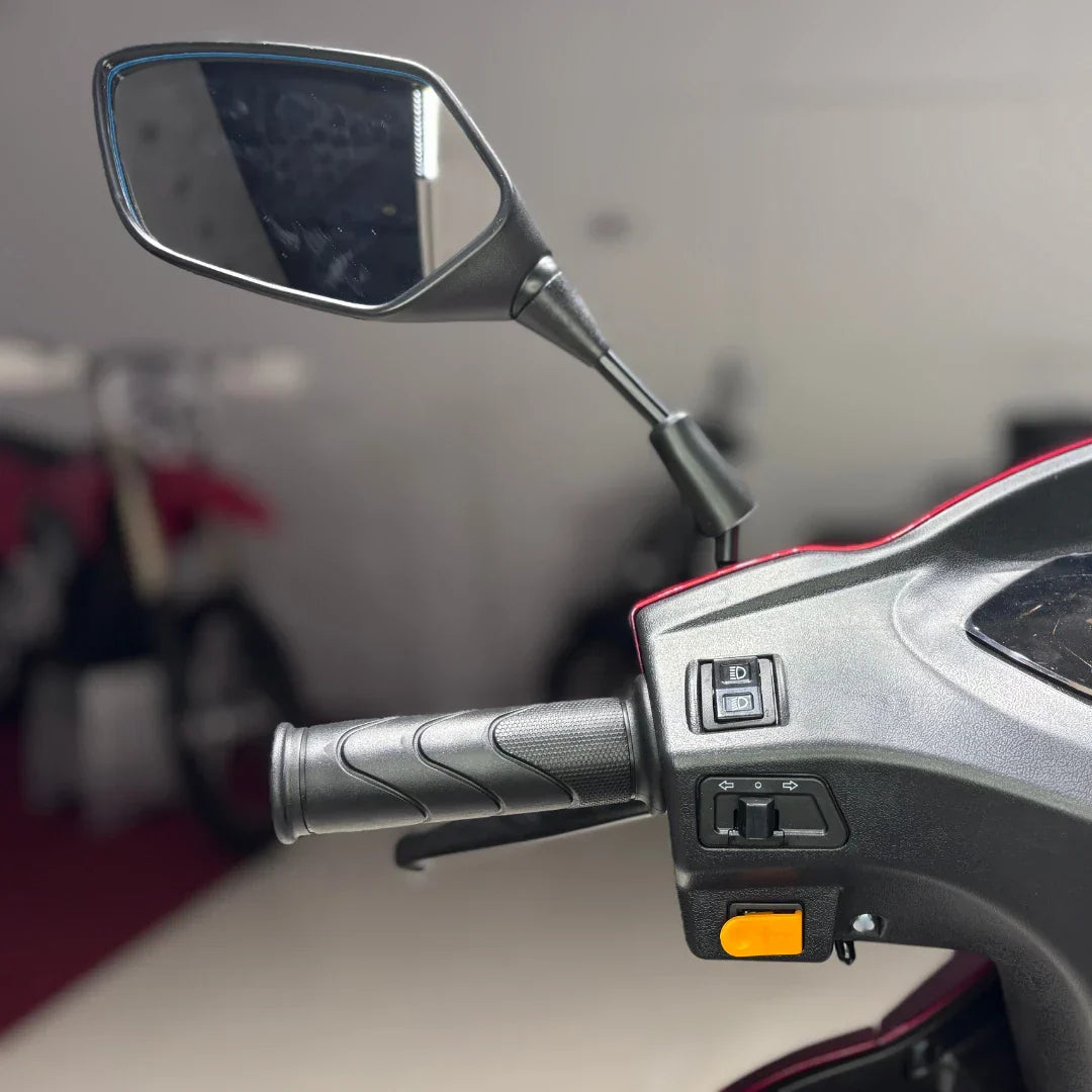 Vigorous VISTA 1 – left handlebar and mirror close-up