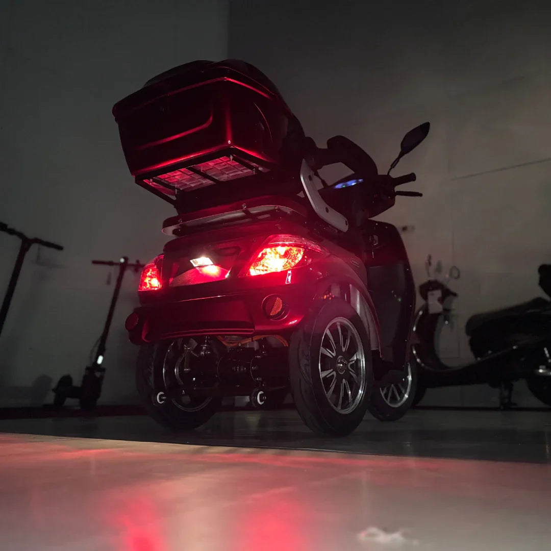 Vigorous VISTA 1 – rear view, low angle, lights on
