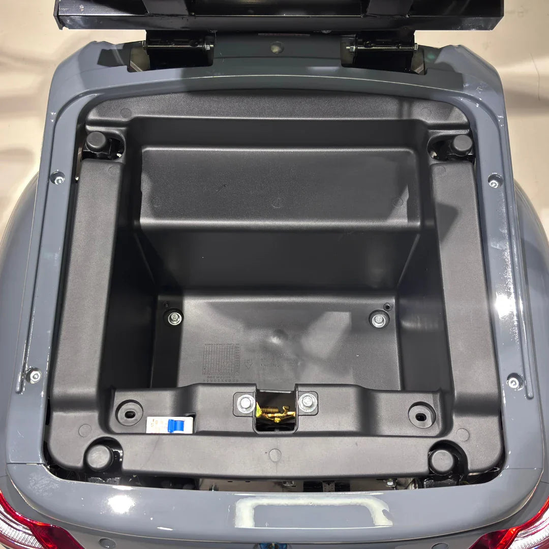 Vigorous VISTA Q1 – under-seat storage compartment