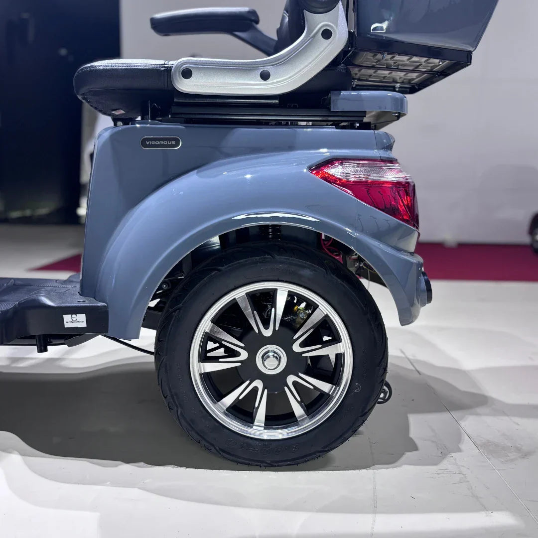 Vigorous VISTA Q1 – rear wheel and fender close-up