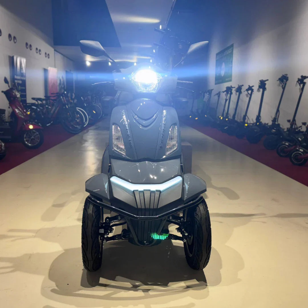 Vigorous VISTA Q1 – front view with headlights on